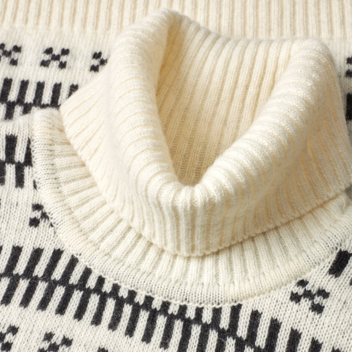 Gustav iceland turtle knit