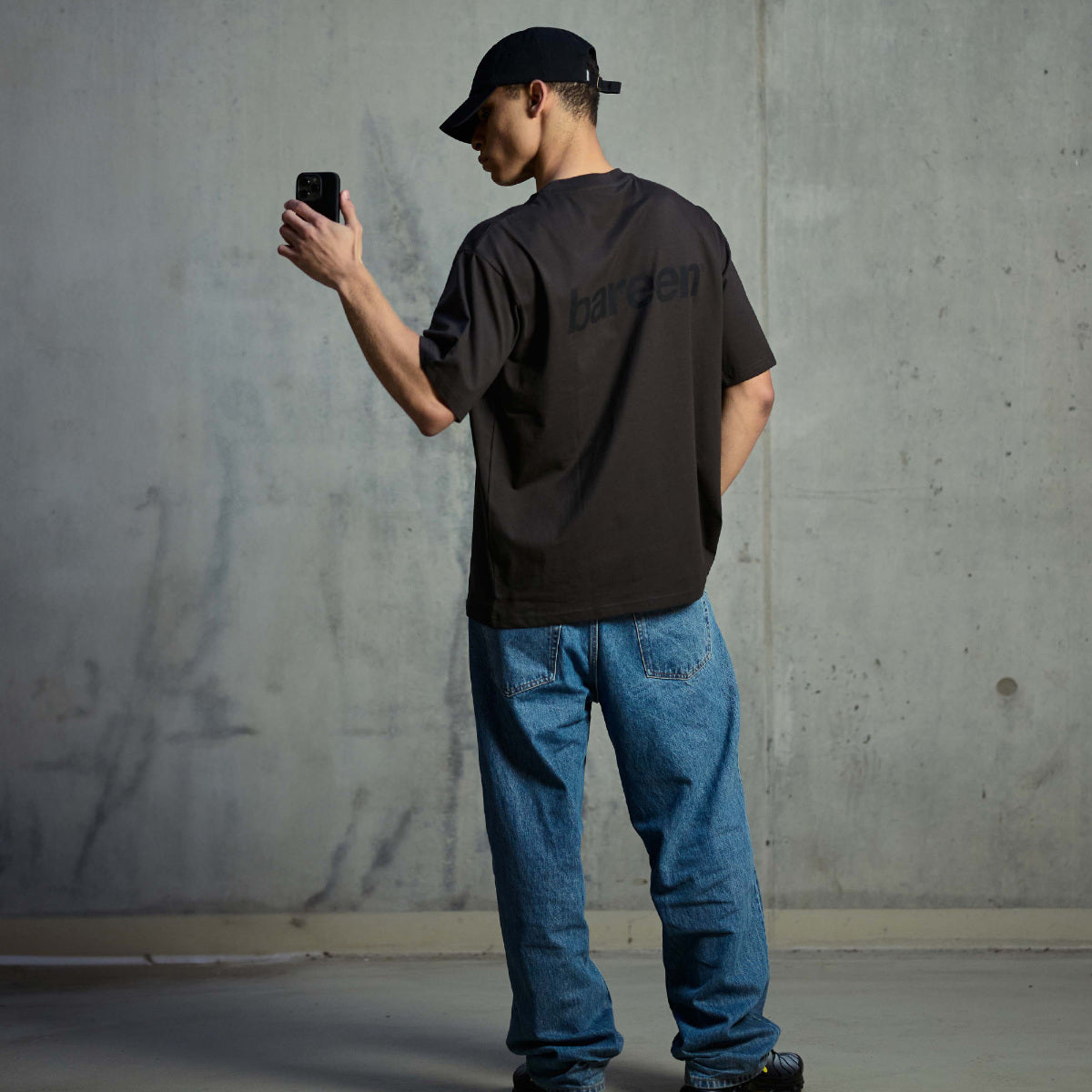 Box fit t-shirt logo