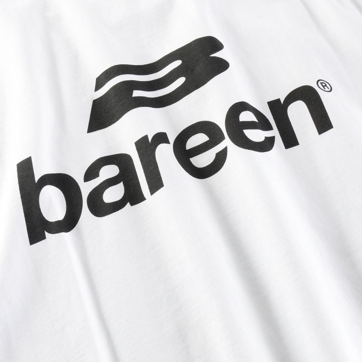 Box fit T-shirt logo