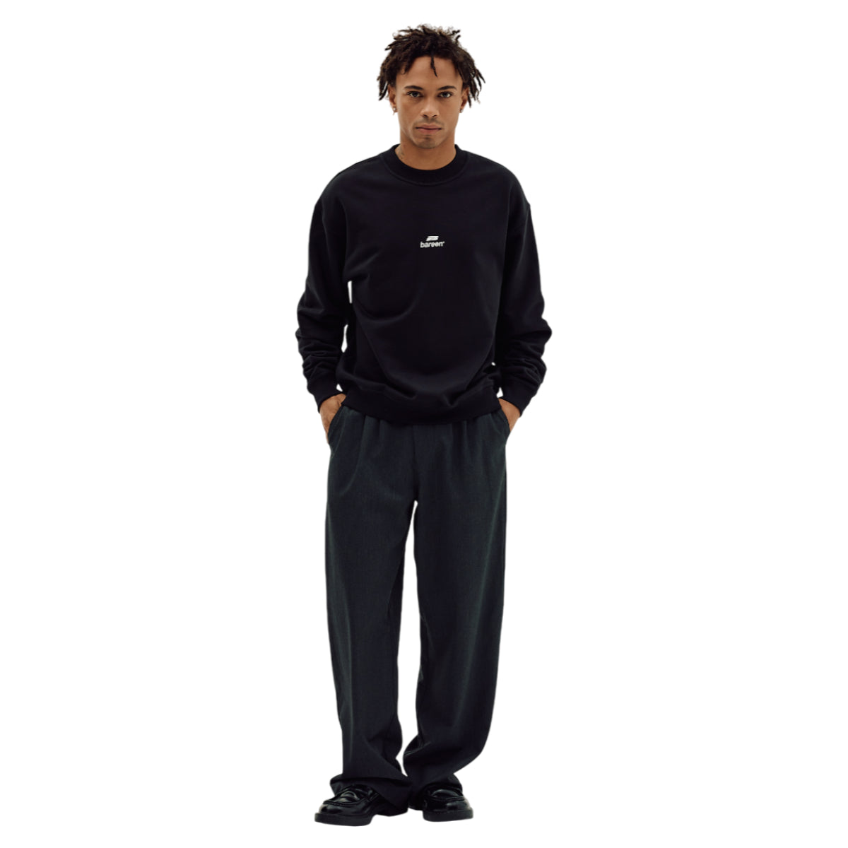 Oversized crewneck logo