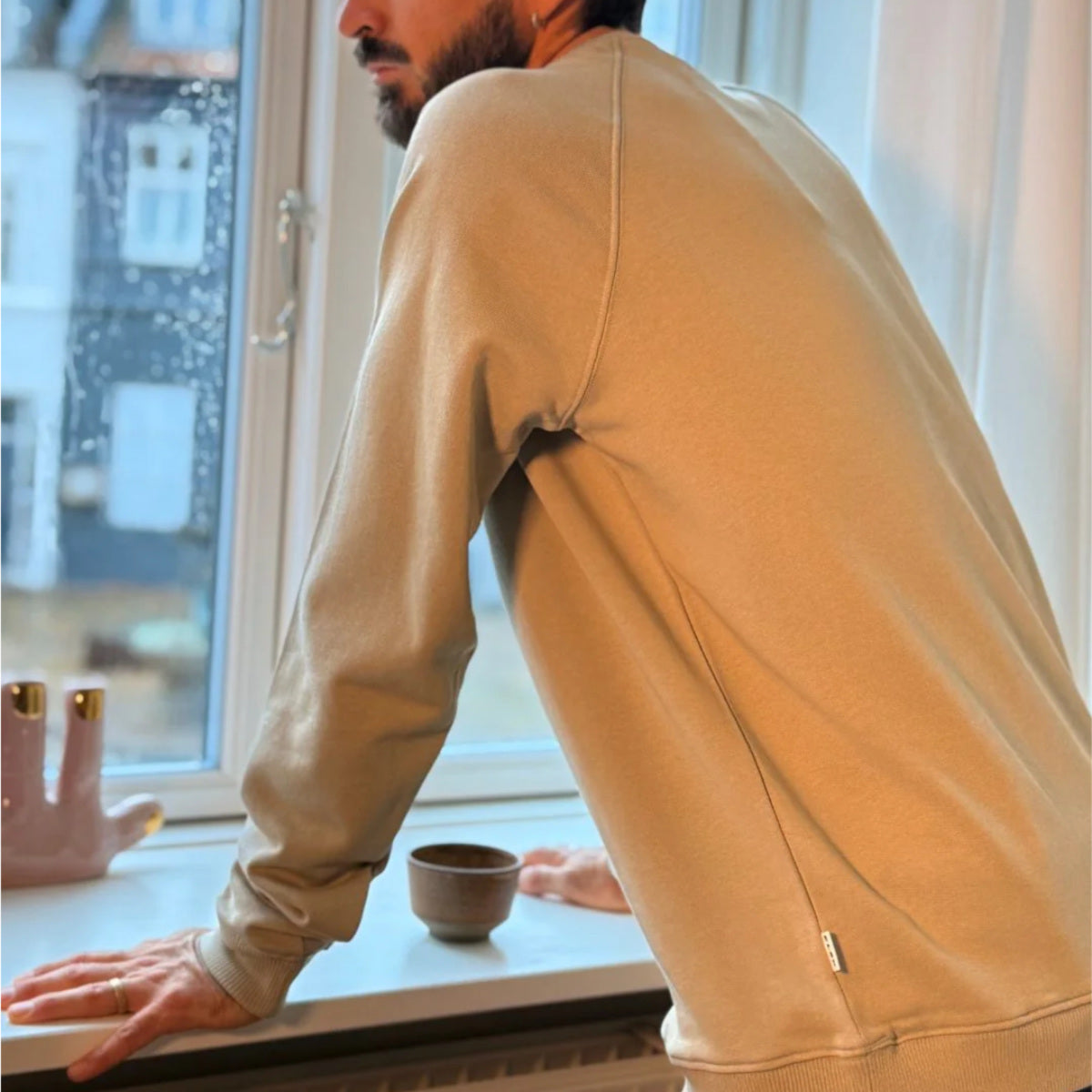 Globe men`s raglan crewneck