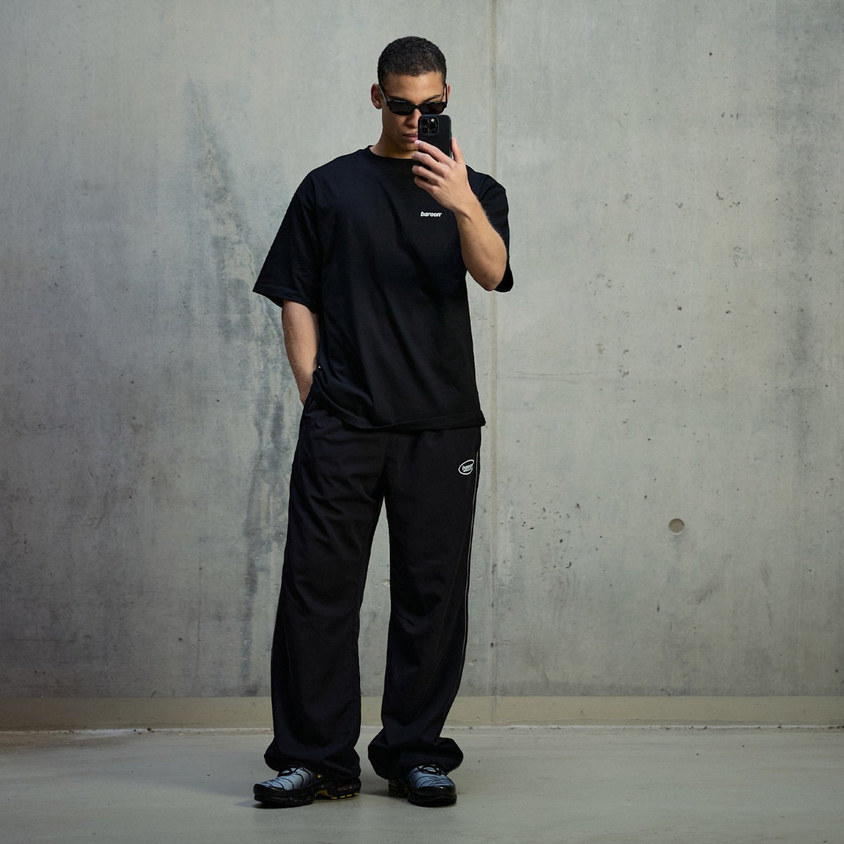 Box fit t-shirt logo