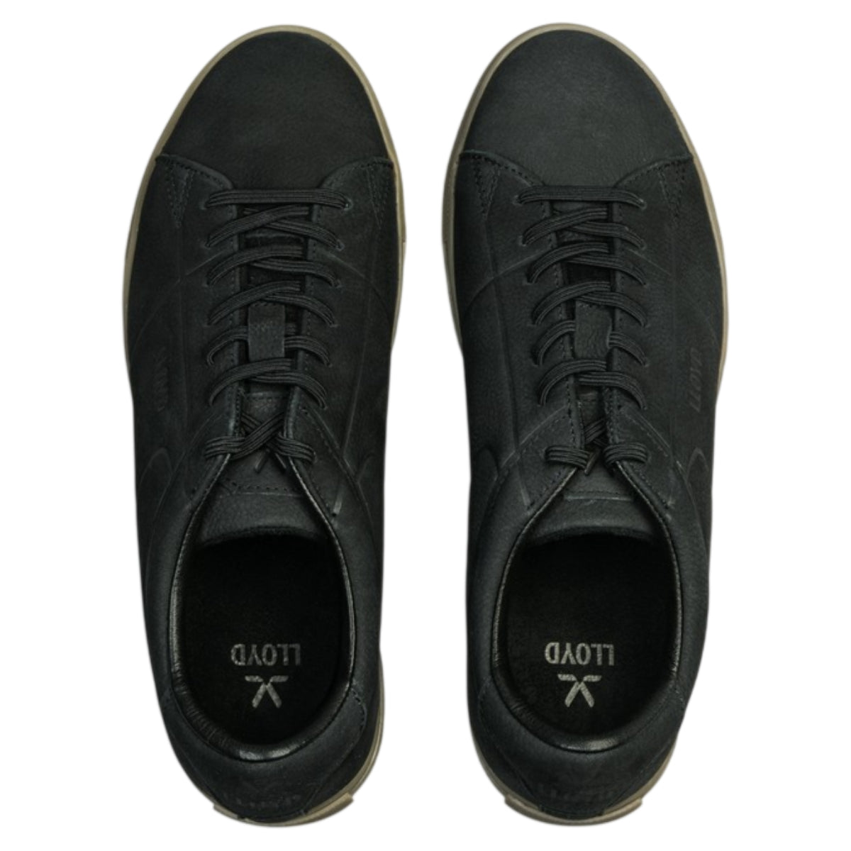 Court sneakers