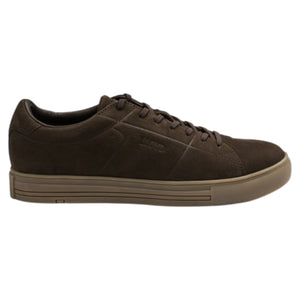 Court sneakers