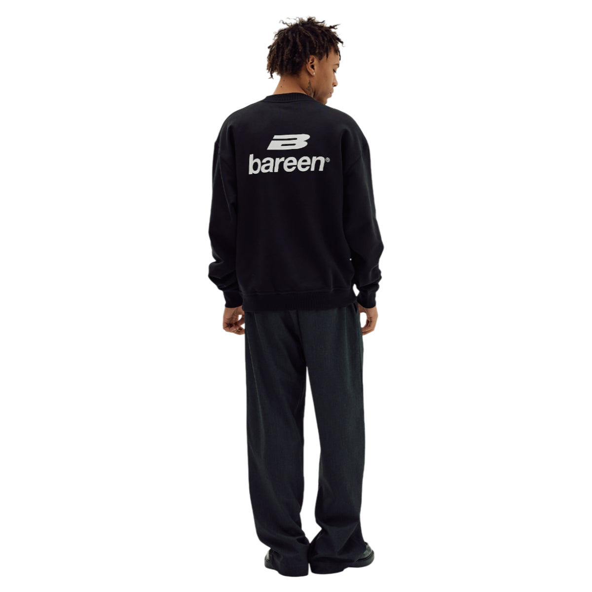 Oversized crewneck logo